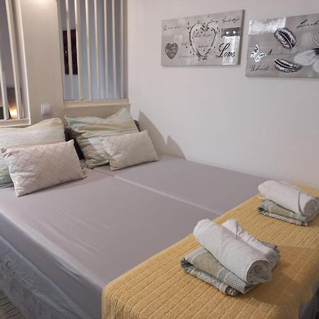 Studio Apartment With Pool 普拉 外观 照片