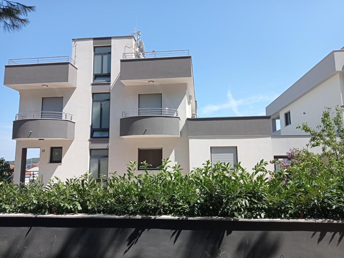 Studio Apartment With Pool 普拉 外观 照片