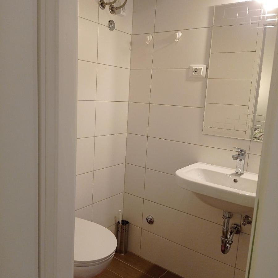Studio Apartment With Pool 普拉 外观 照片