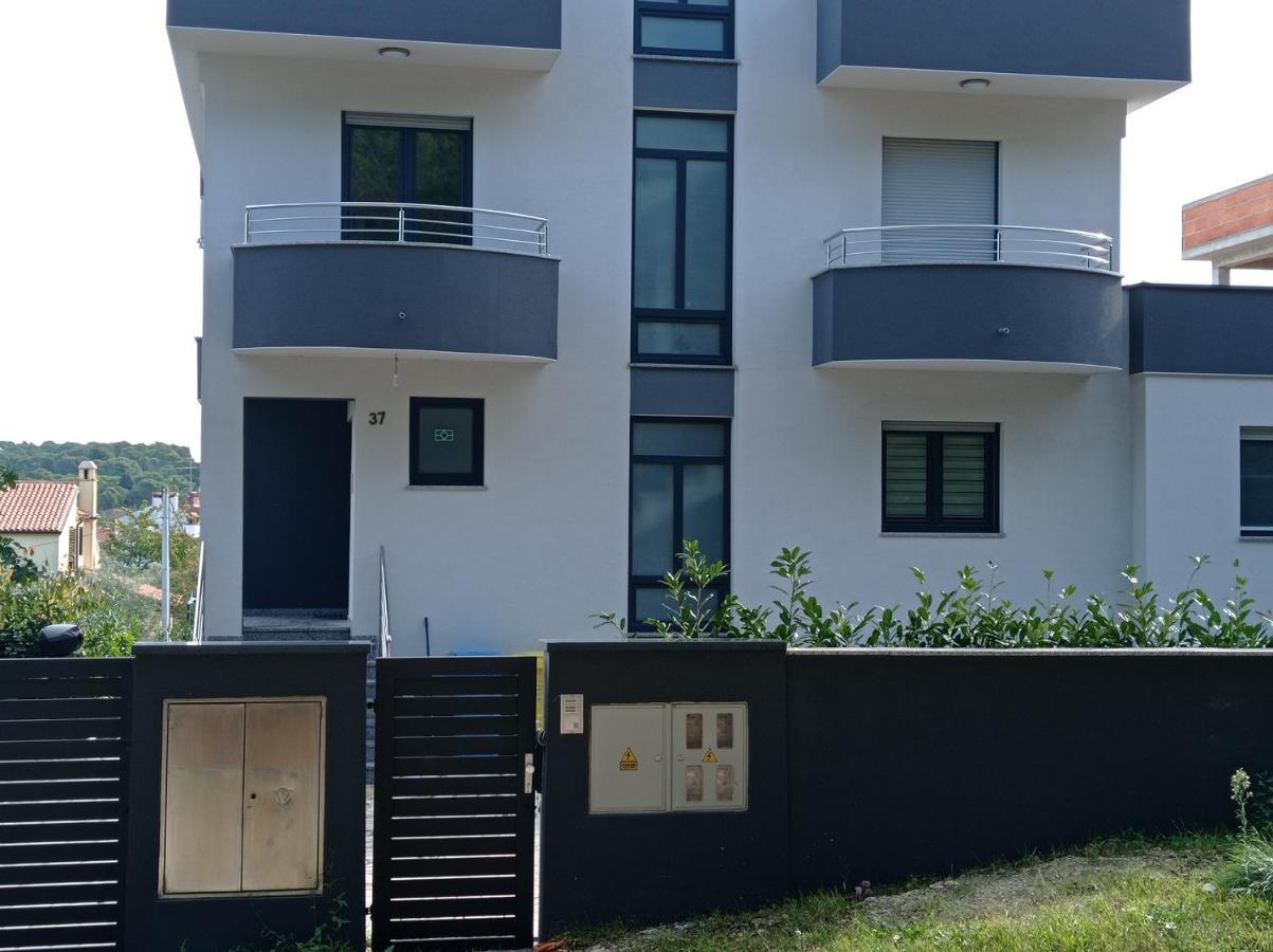 Studio Apartment With Pool 普拉 外观 照片