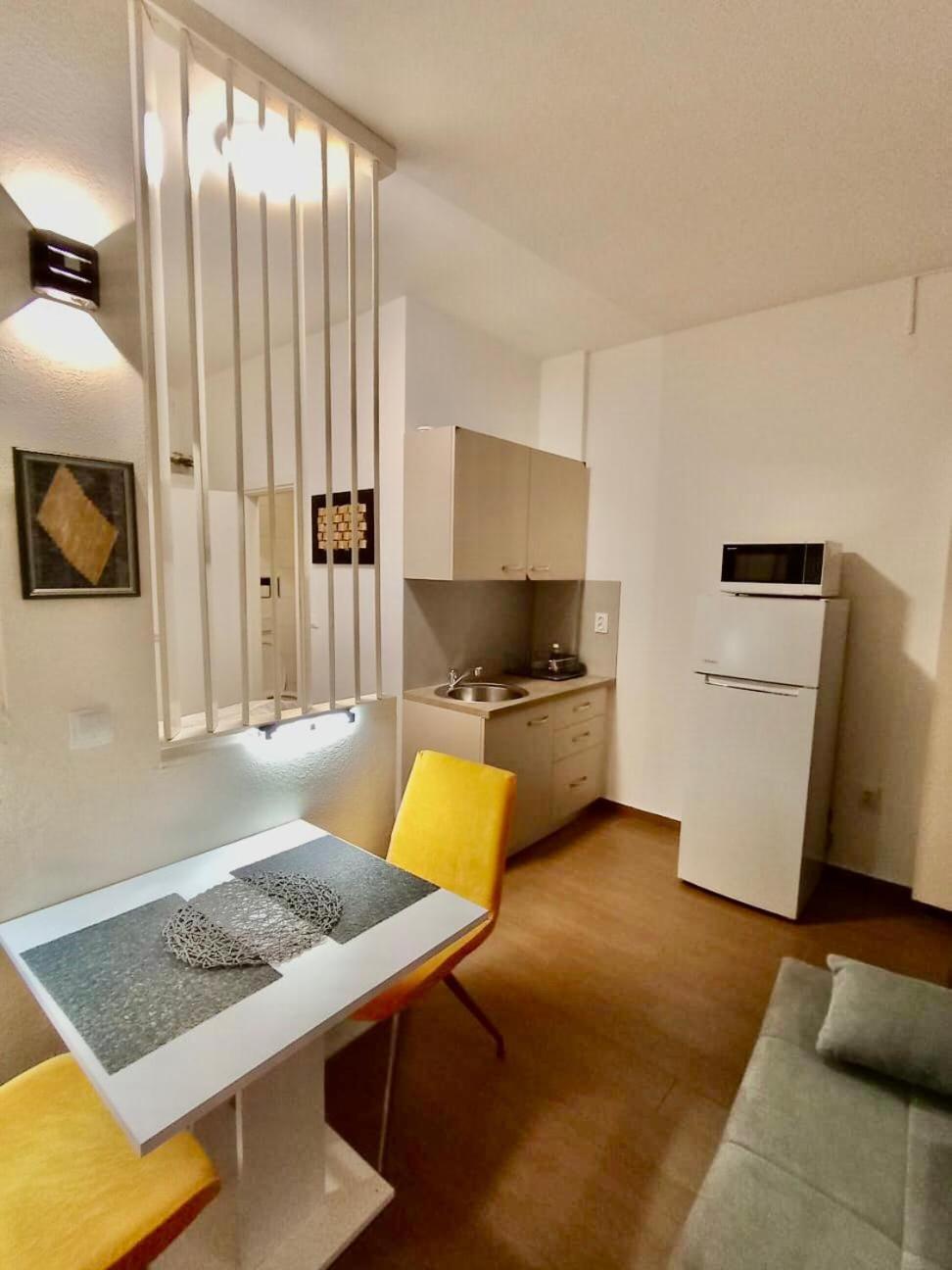 Studio Apartment With Pool 普拉 外观 照片
