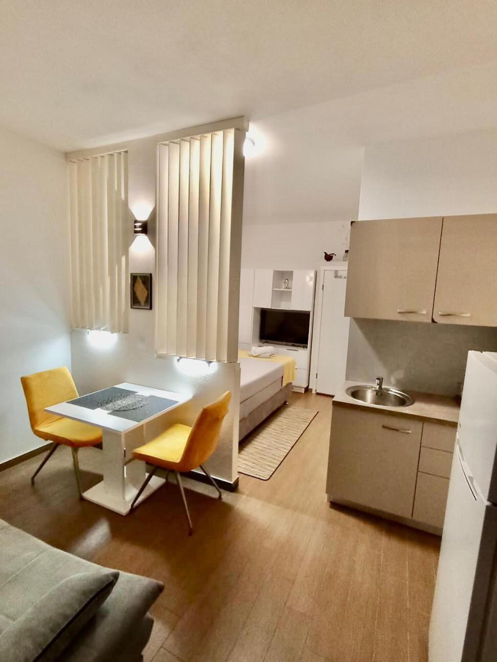 Studio Apartment With Pool 普拉 外观 照片