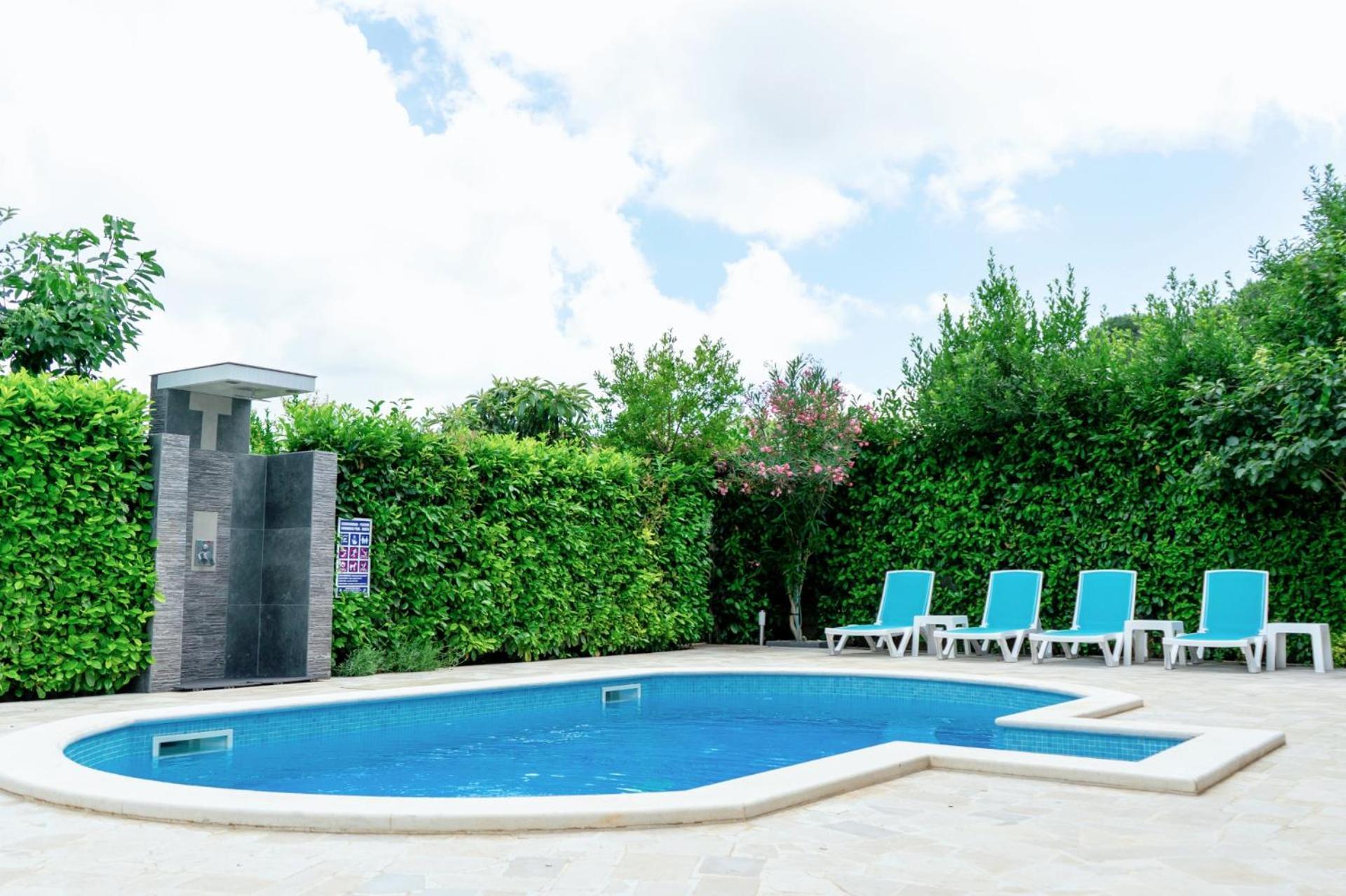 Studio Apartment With Pool 普拉 外观 照片