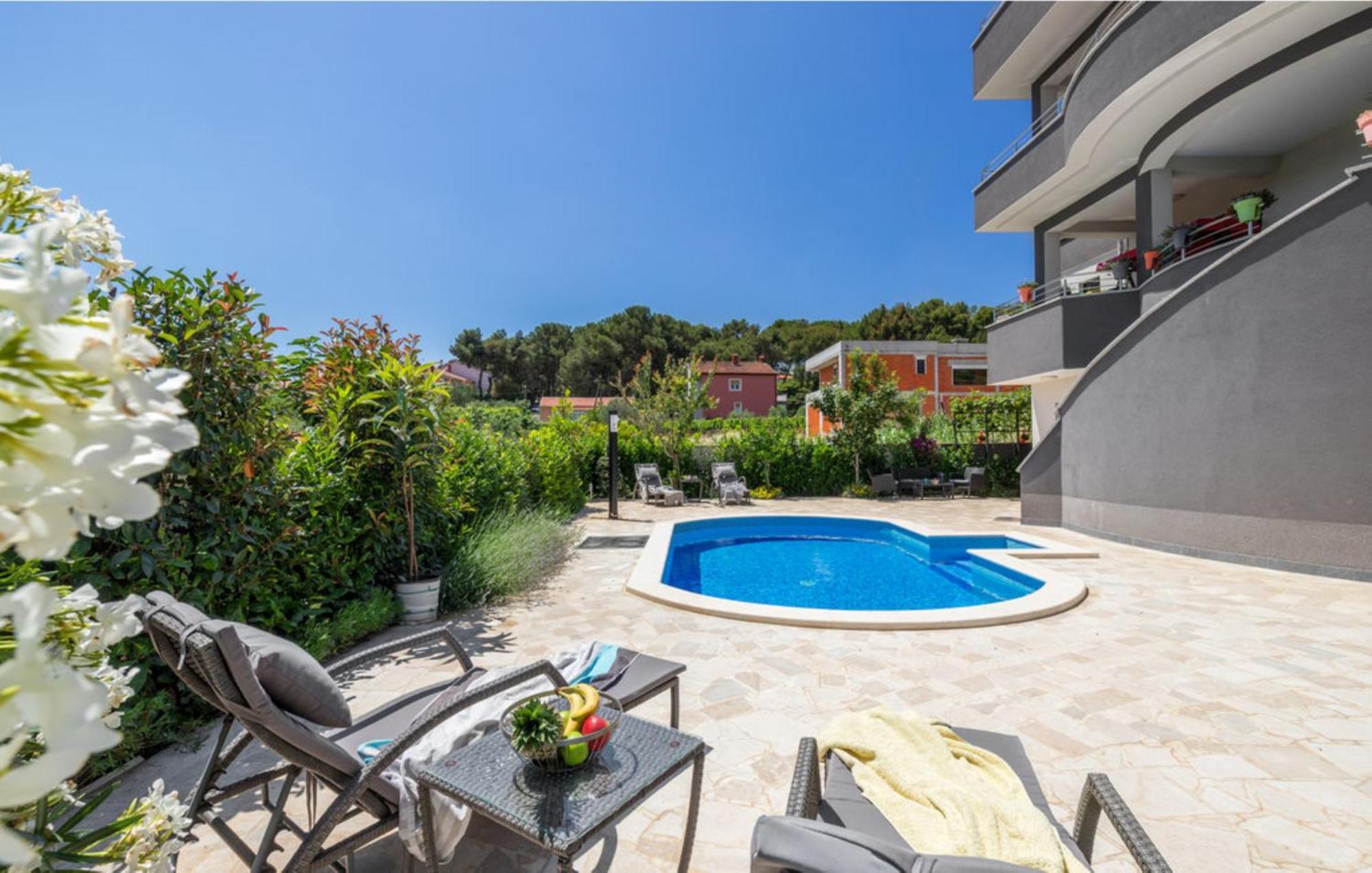 Studio Apartment With Pool 普拉 外观 照片